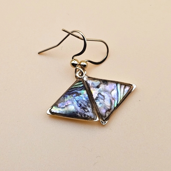 🐚NEW! Elegant Abalone Triangle Earrings - Picture 5 of 5